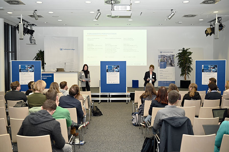Claudia de Witt und Caroline Berger-Konen moderieren eine Session