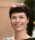 Dr. Vanessa Höving Dr. Vanessa Höving